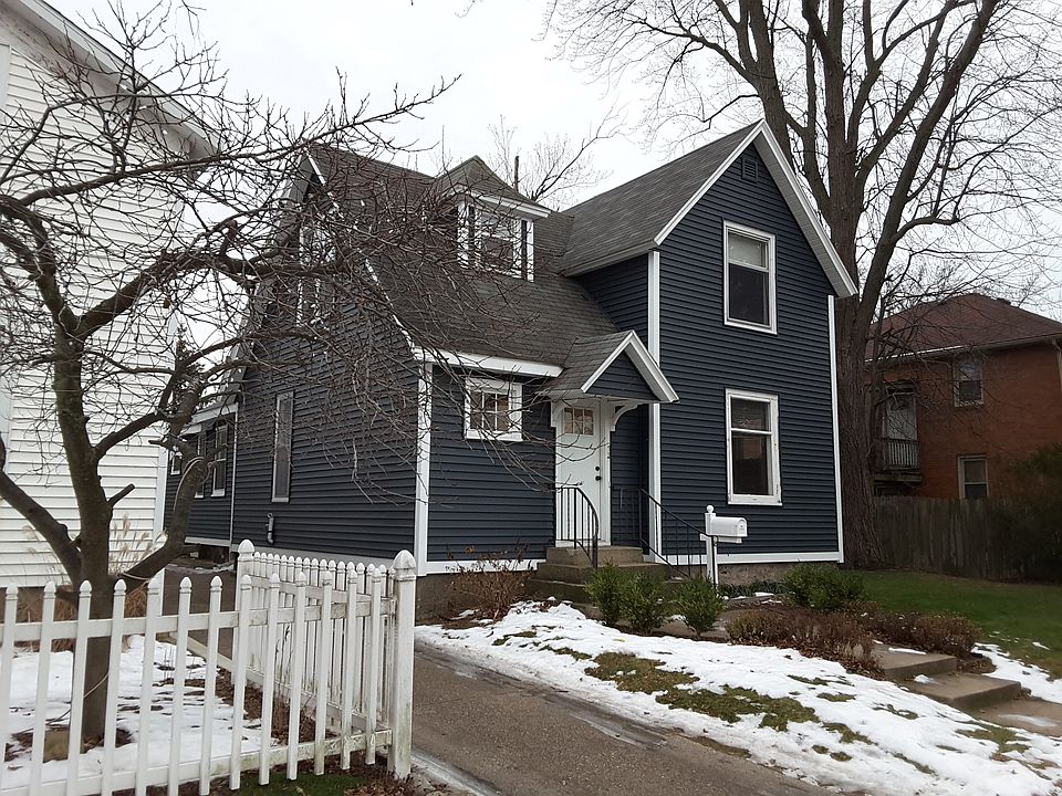 1st image of 72 E 16th St