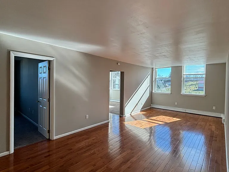 321 Monroe St — Photo 5