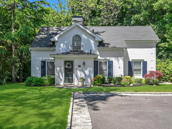 51 Deepdale Drive, Manhasset, NY 11030