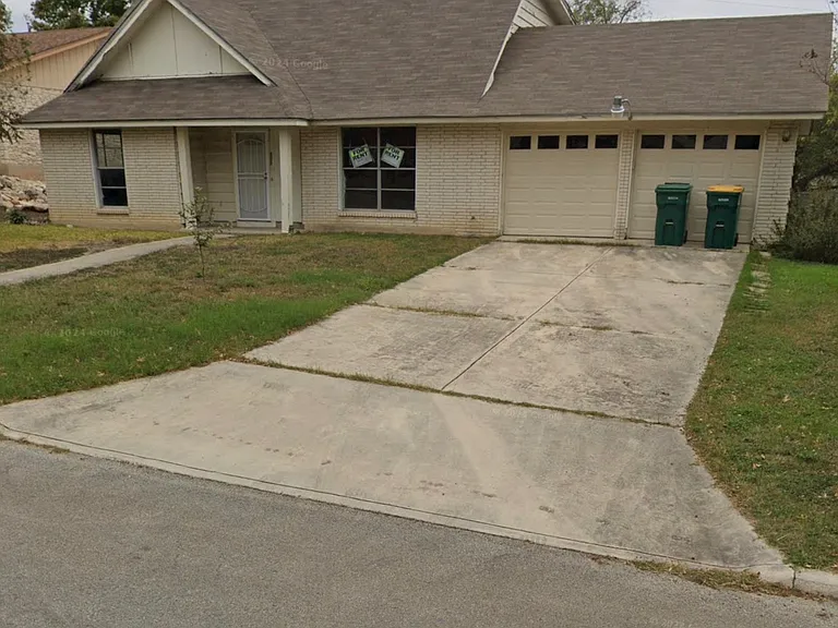 303 Greycliff Dr — Photo 3