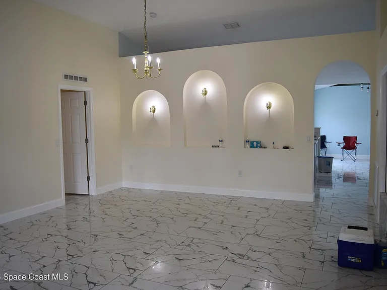 1019 Early Dr NW — Photo 4