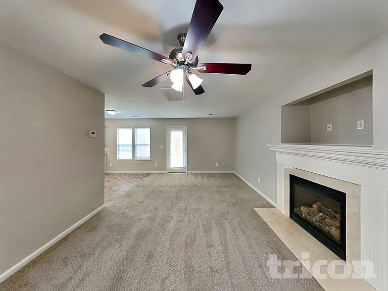 106 Newport Dr — Photo 3