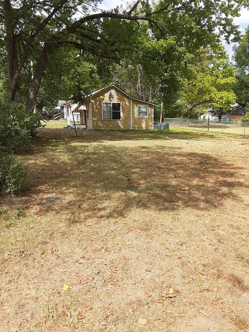 1 Bedroom and 1 Bath Home — Photo 2