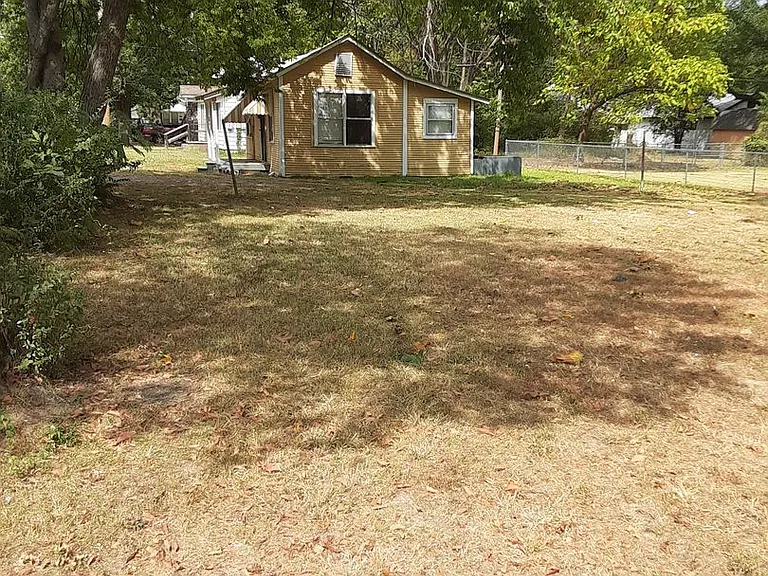1512 Flora St — Photo 2