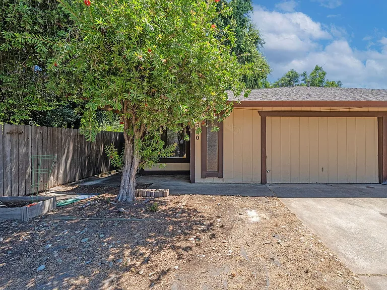 4830 Suncrest Way — Photo 2