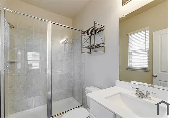 3 bed, 1110 sqft, $2,250 — Photo 2