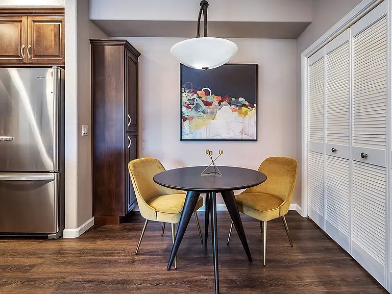 Canyon Oaks Luxury Apartments — Photo 24