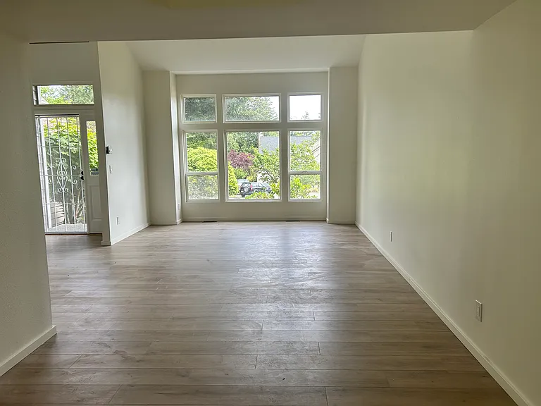 10928 Hillsboro Dr NW — Photo 3