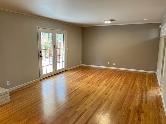 3rd image of 5188 Northlawn Dr