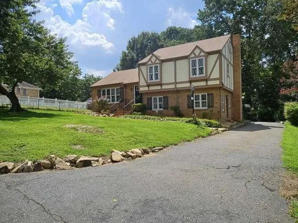 615 Braxfield Dr, Charlotte, NC 28217