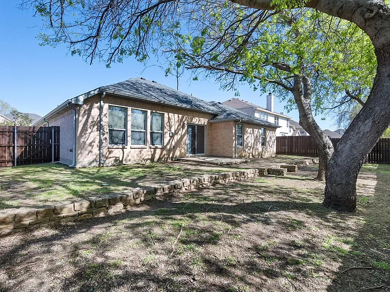 2204 Windcastle Dr — Photo 36