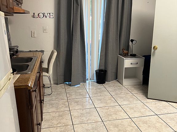 3rd image of 2921 SW 36th Ct Floor 2