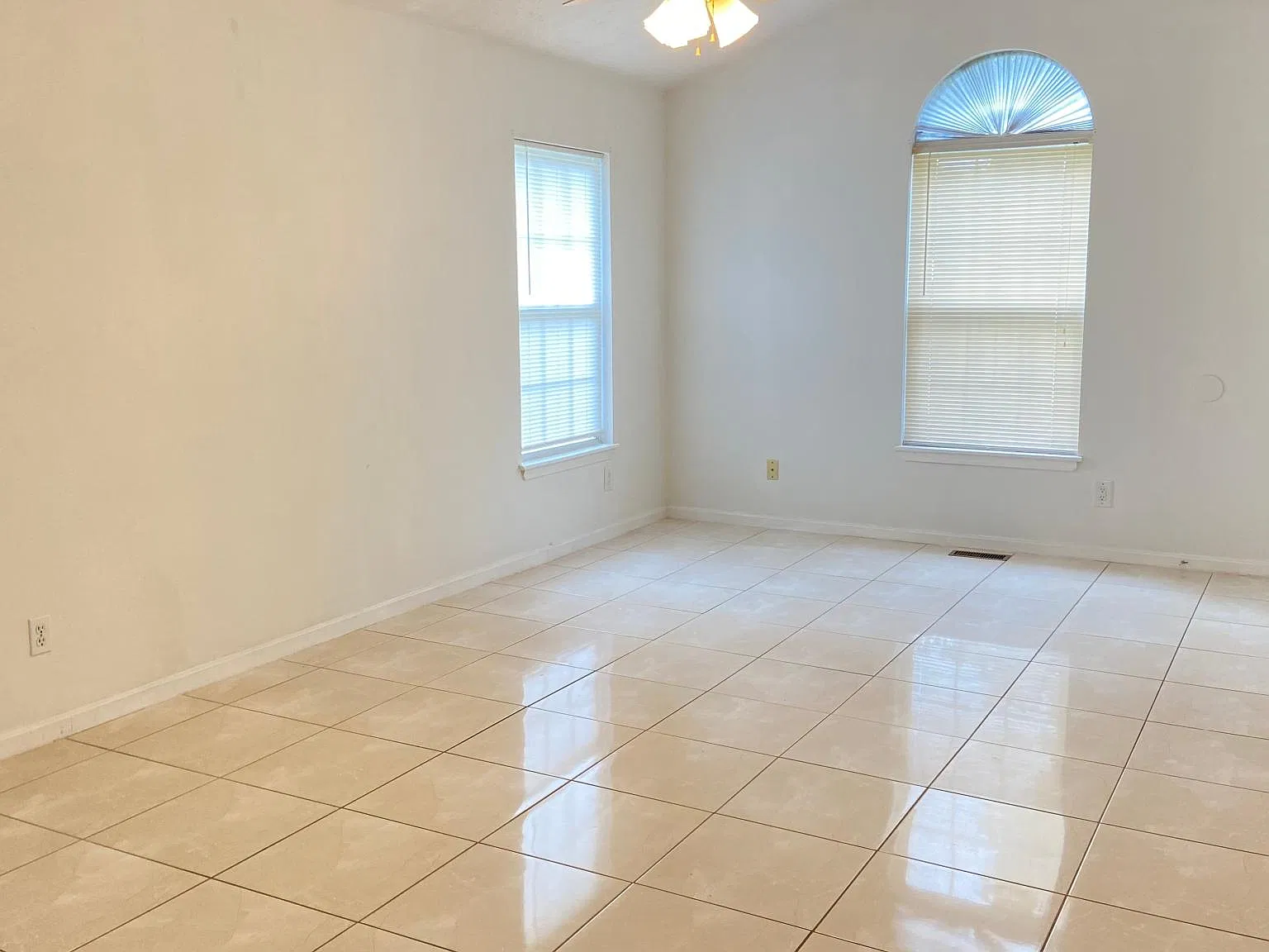 4014 Cedarway Ct — Photo 3
