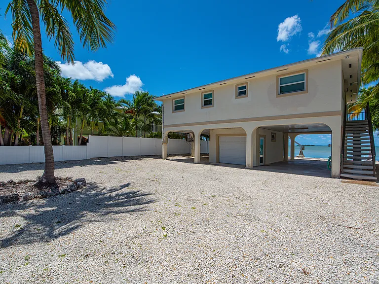 536 Caribbean Dr E — Photo 26