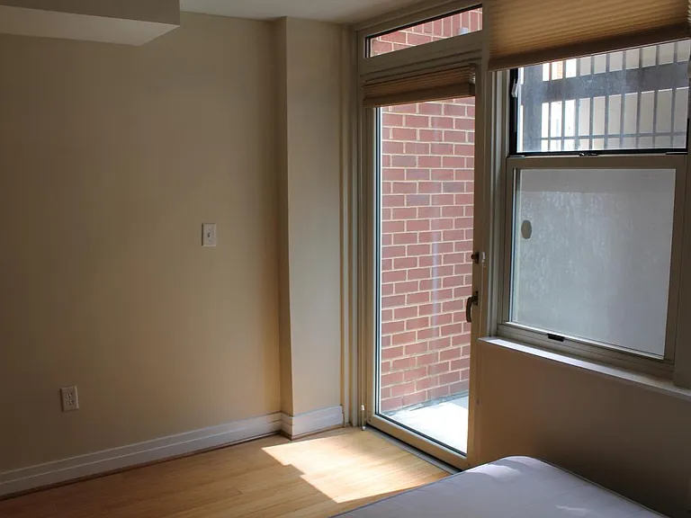 915 E St NW #101 — Photo 11