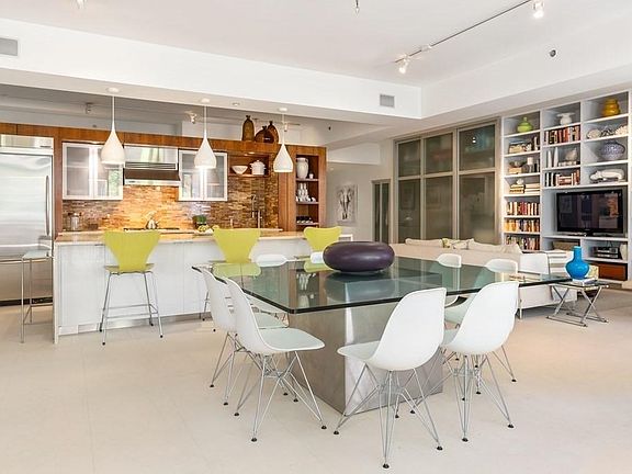 5th image of 1313 Washington St APT 220