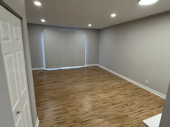 1350 Essex St, Algonquin, IL 60102