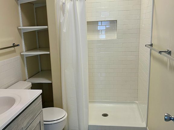 5th image of 615 1/2 Liberty St APT 1