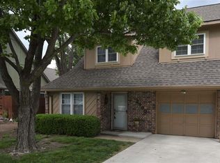 2930 SW Foxcroft 1 Ct, Topeka, KS 66614
