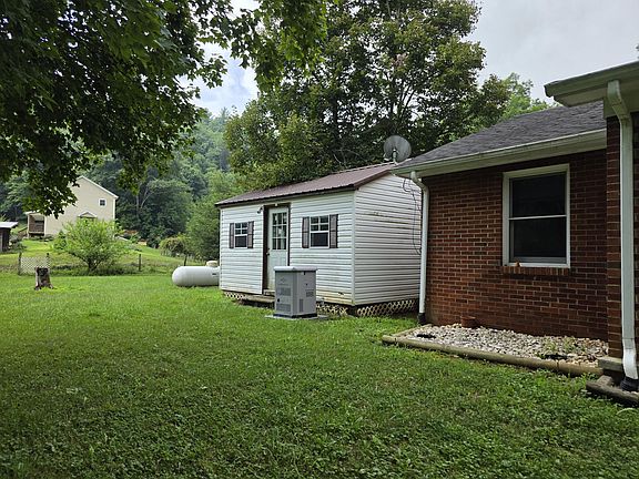 4th image of 352 Sawmill Hill Rd NW