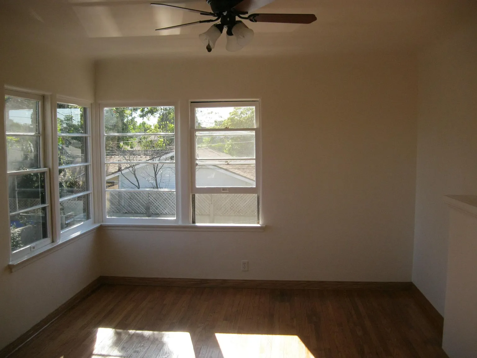 2 bed, 1000 sqft, $4,000 — Photo 3