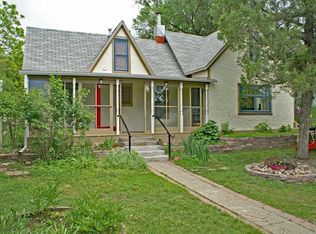 105 S 4th St, Hot Springs, SD 57747