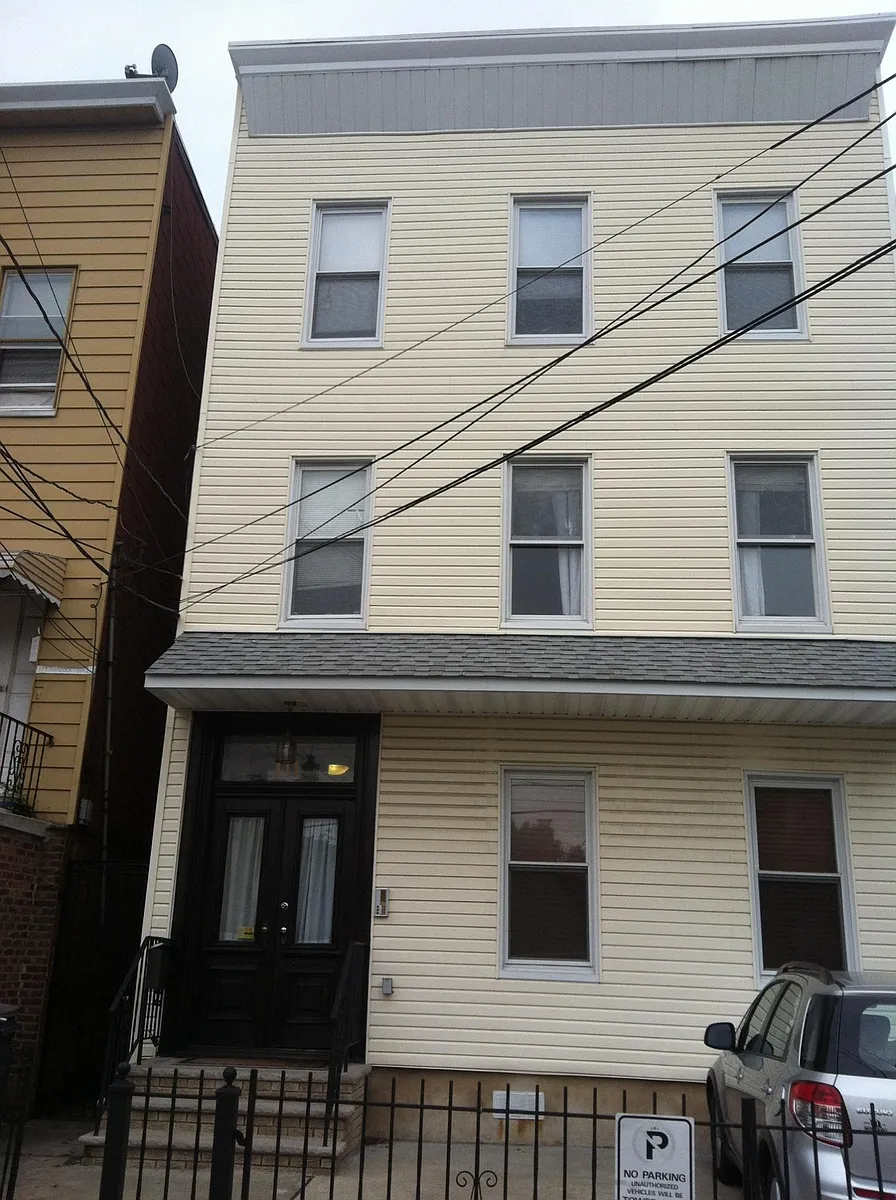 Photo 1 of 11 - 111 Hancock Ave #3 - Jersey City, NJ Primary Photo - 111 Hancock Ave #3