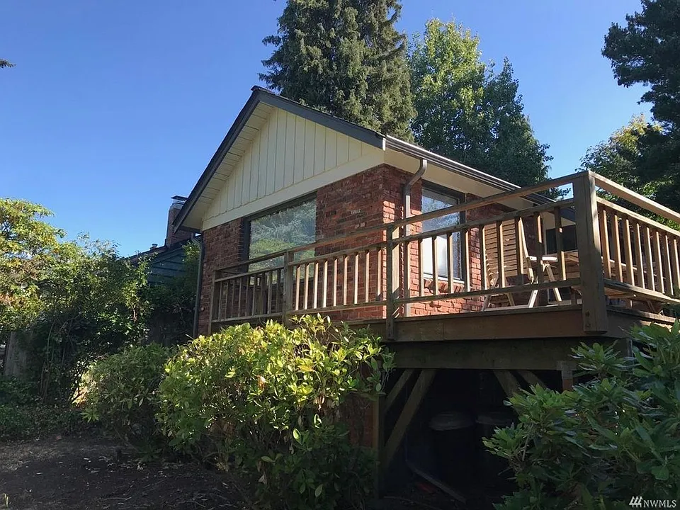 3222 30th Ave W