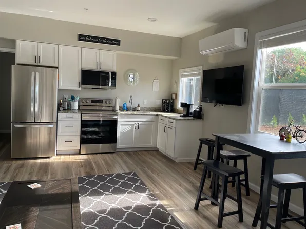 815 Lawnsdale Rd, Medford, OR 97504