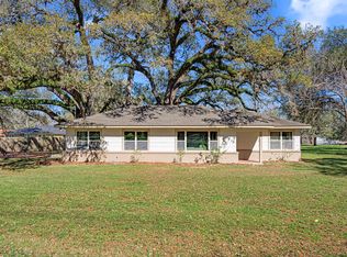 102 North St, Columbus, TX 78934