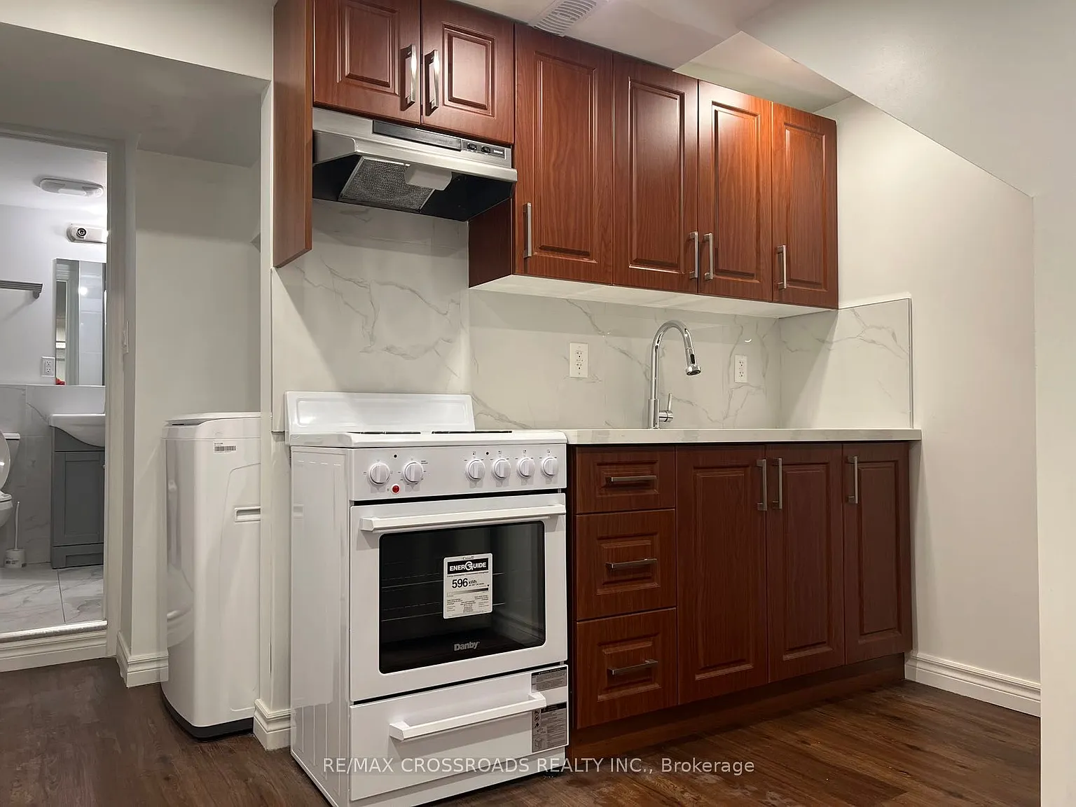 3 bed, $2,000 — Photo 4