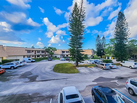 3rd image of 4460 Oak Terrace Dr #4460