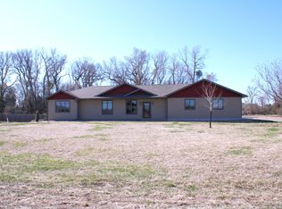5904 Livesay Ln, Mitchell, SD 57301