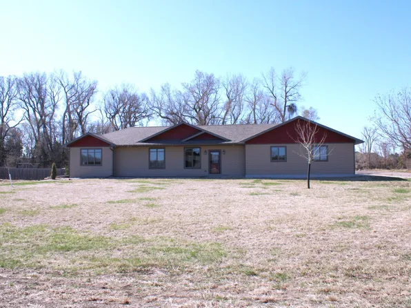 5904 Livesay Ln, Mitchell, SD 57301