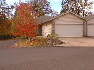 1914 SE 114th Ct APT B photo 1