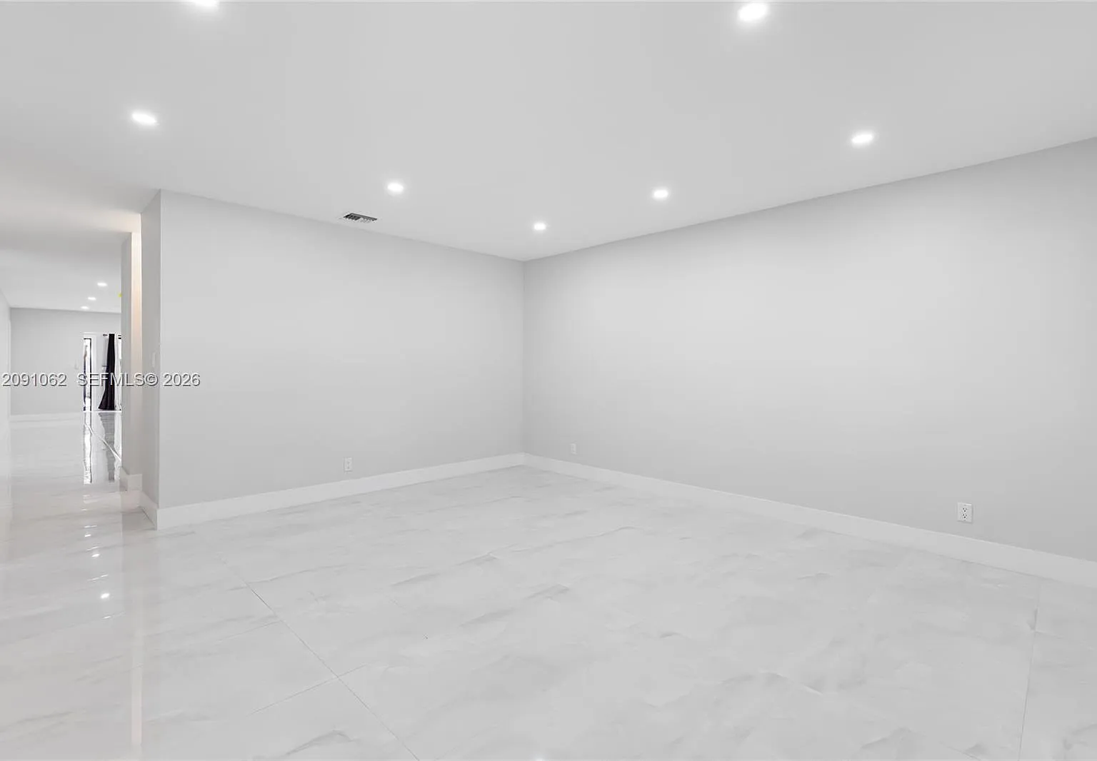 3 bed, 2.0 bath, 1714 sqft, $3,700 — Photo 4