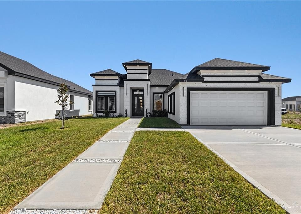 1st image of 3104 E Sabinal Ave