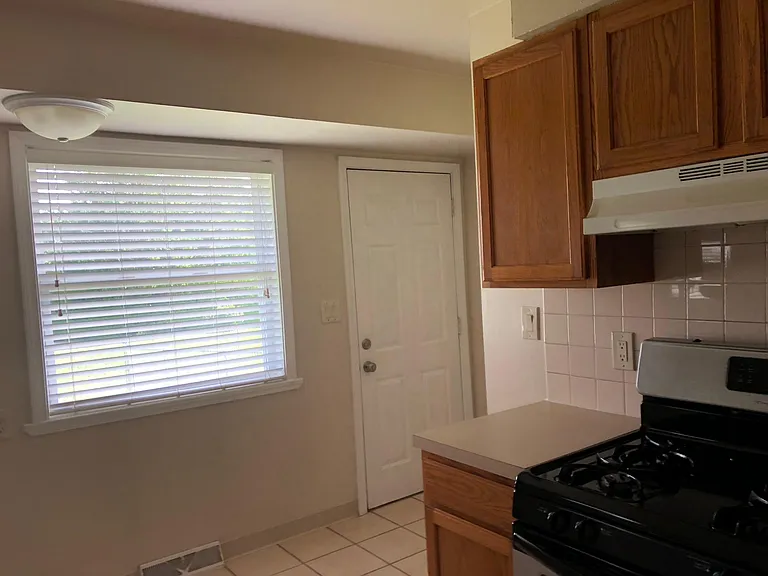 6927 Newburg Rd — Photo 13