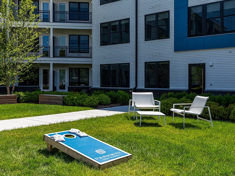 Parkway Apartments — Photo 1