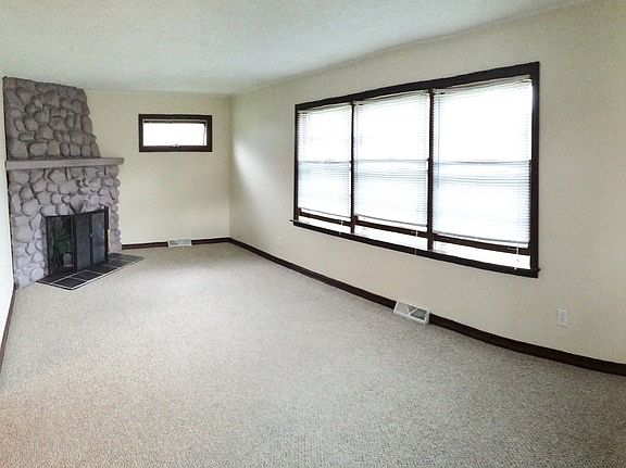 4th image of 42521 N Woodland Pl