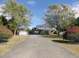 801 S Putnam St, Moweaqua, IL 62550