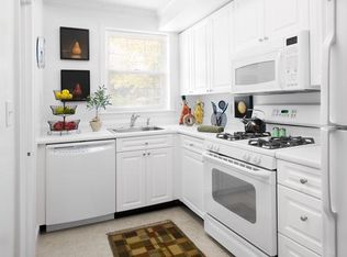 553 Vfw Pkwy #V1, Chestnut Hill, MA 02467