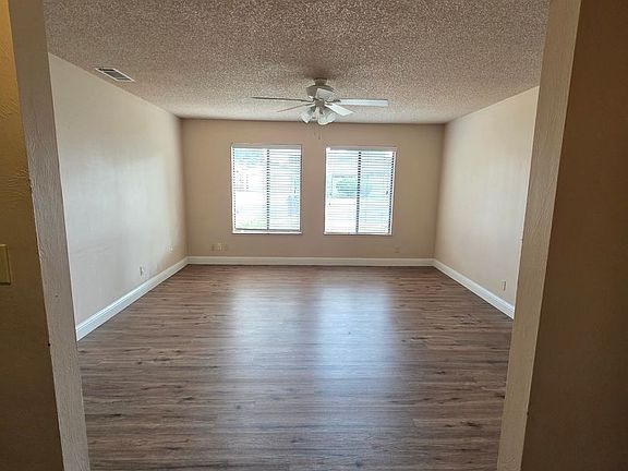 4th image of 3722 W Hillsdale Ave
