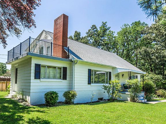 3rd image of 4114 Garden Dr