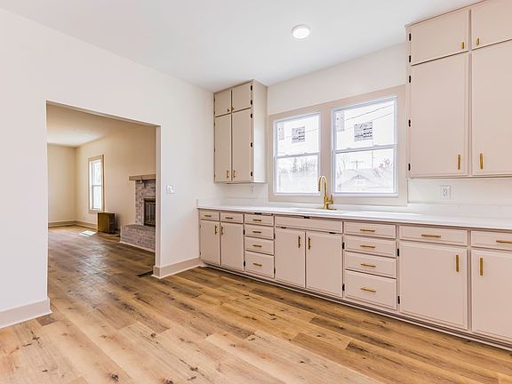 4th image of 400 E Highland Ave #1