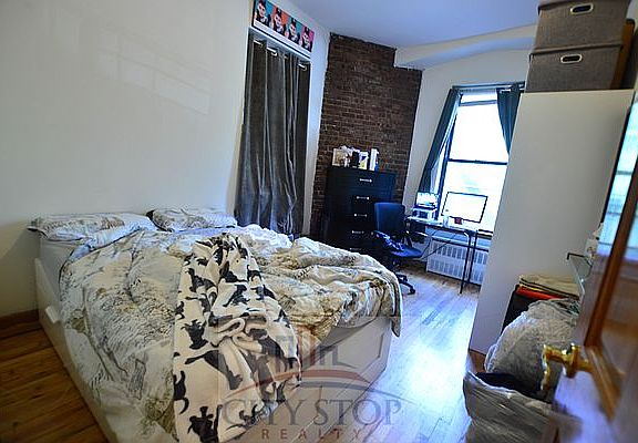 3rd image of 101 W 77th St APT A
