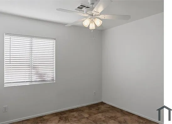 948 E Laredo St — Photo 18