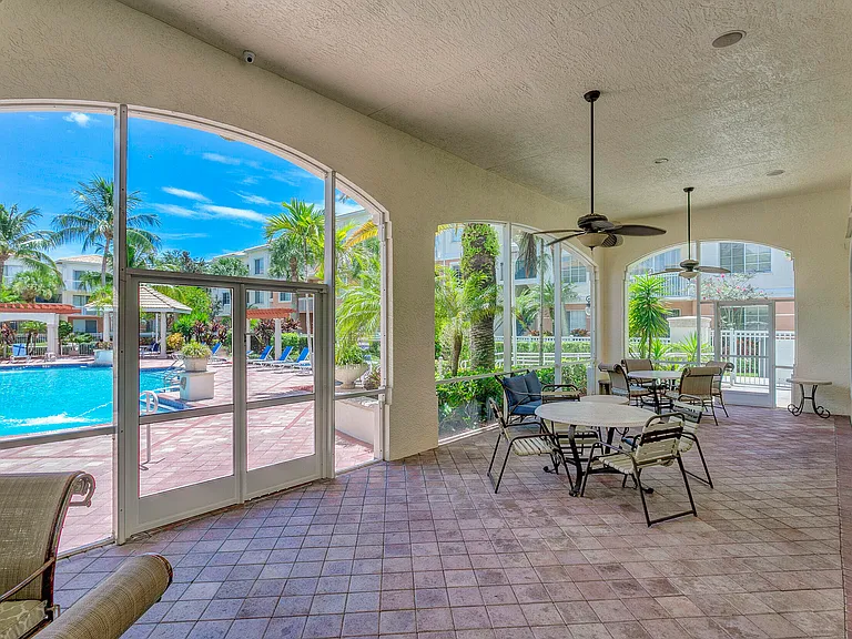 9303 Myrtlewood Cir W — Photo 27
