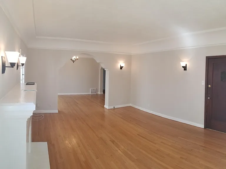 341 N Curson Ave — Photo 6