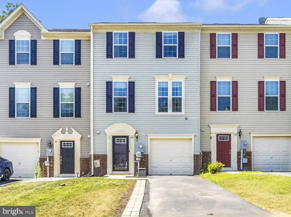 142 Gauley River Path, Falling Waters, WV 25419